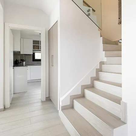 Black Lotus Pool Villa, #feelslikehome Willa *